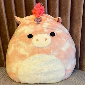 Liel the unicorn squishmallow